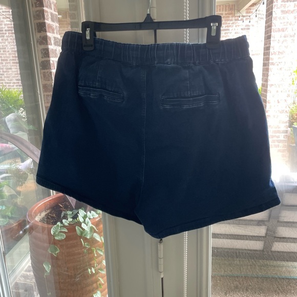 Universal Standard shorts - Picture 2 of 3